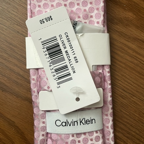 Calvin Klein Men's Silk Blend Tie ~ Pink ~ Geometric ~ NEW MSRP: $69.50 - Picture 5 of 5